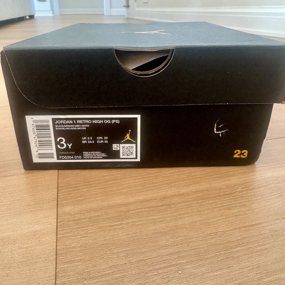 AIR JORDAN 1 RETRO HIGH "BLACK/ MEDIUM GREY/ WHITE" PS -Big Kids 3 - NEW in box - Picture 3 of 9